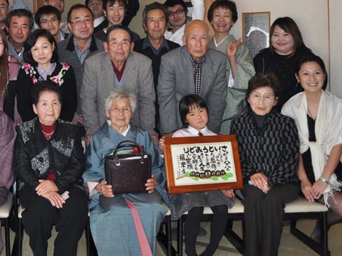 米寿のお祝いの記念に撮った家族の集合写真
