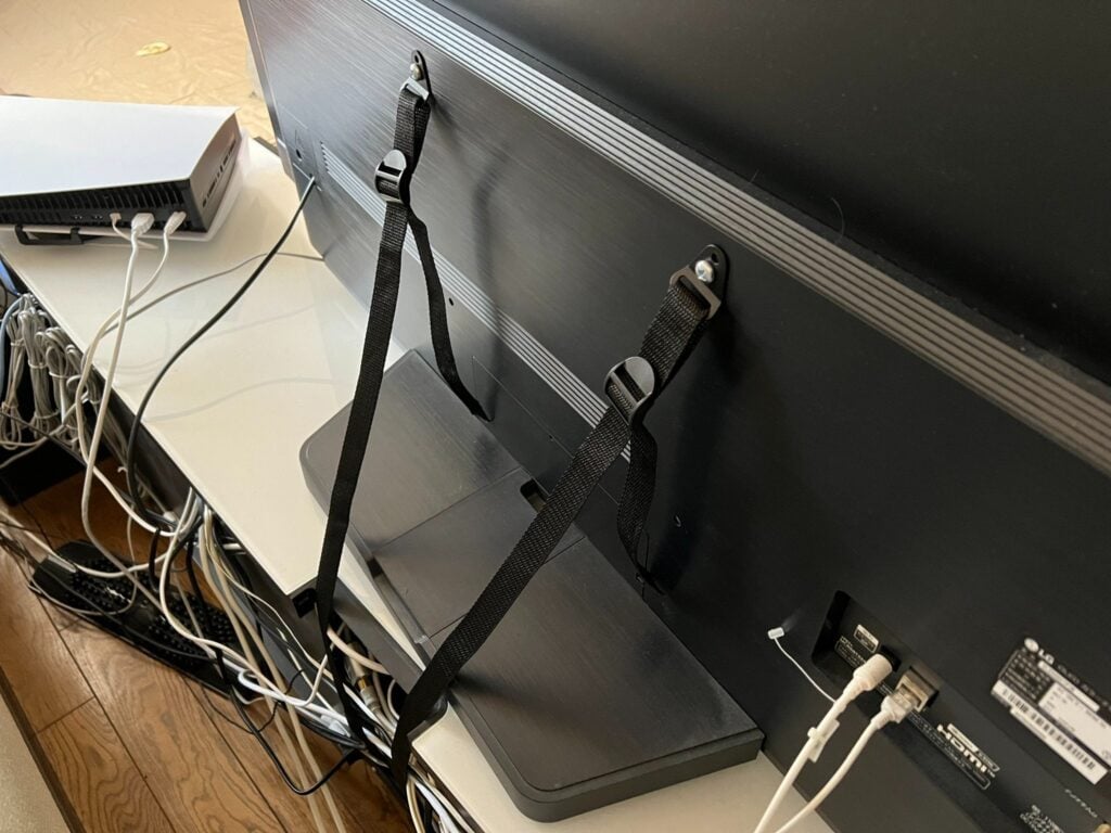 テレビ 転倒防止 100均