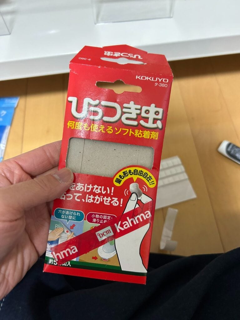 100円ポスター固定
