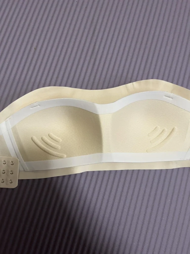 なぜユニクロにストラップレスブラがないのか