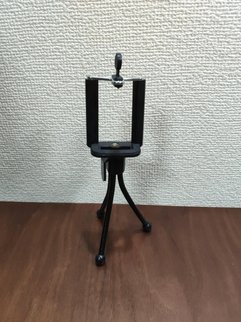 ダイソーのスマホ三脚とは