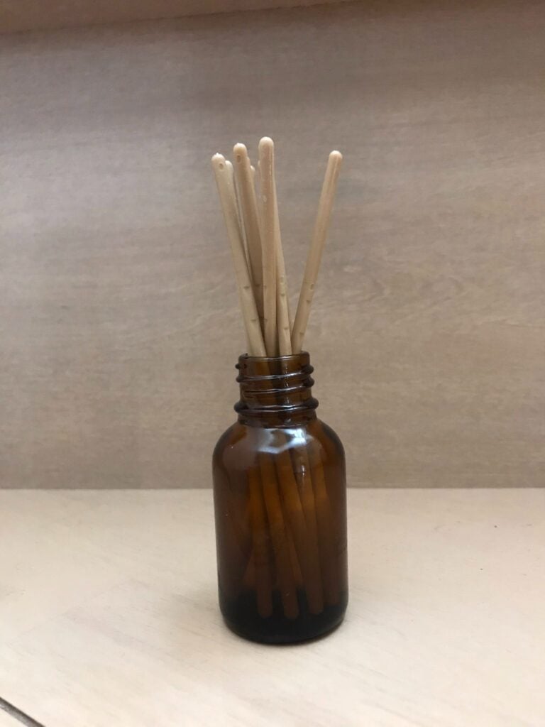 100均で販売されているディフューザースティックの種類