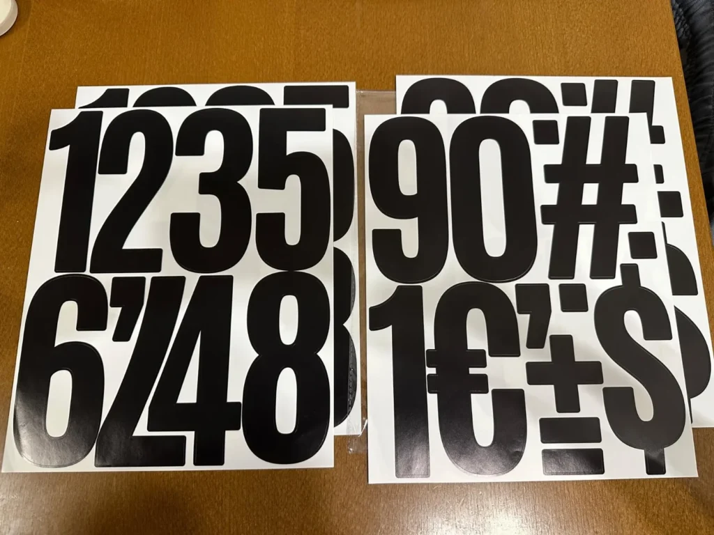 店舗内で数字シールを見つける方法