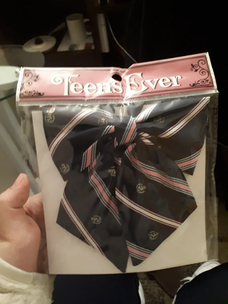 ドンキで買える制服リボンの種類と価格